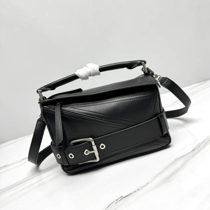 Picture of Loewe Handbags _SKUfw239899473fw